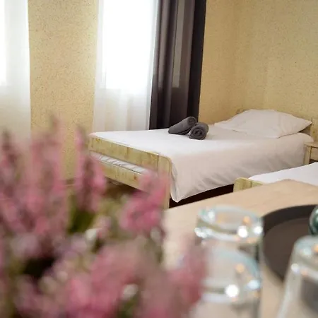 Bed & Breakfast Kamienica & Restauracja Opalenica