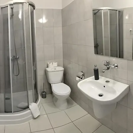 Bed and breakfast Kamienica & Restauracja Opalenica