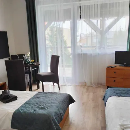 Bed and breakfast Kamienica & Restauracja Opalenica