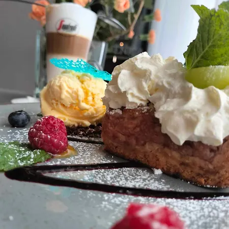 Kamienica & Restauracja * Опаленица