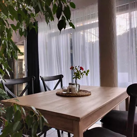 Kamienica & Restauracja Bed & Breakfast *